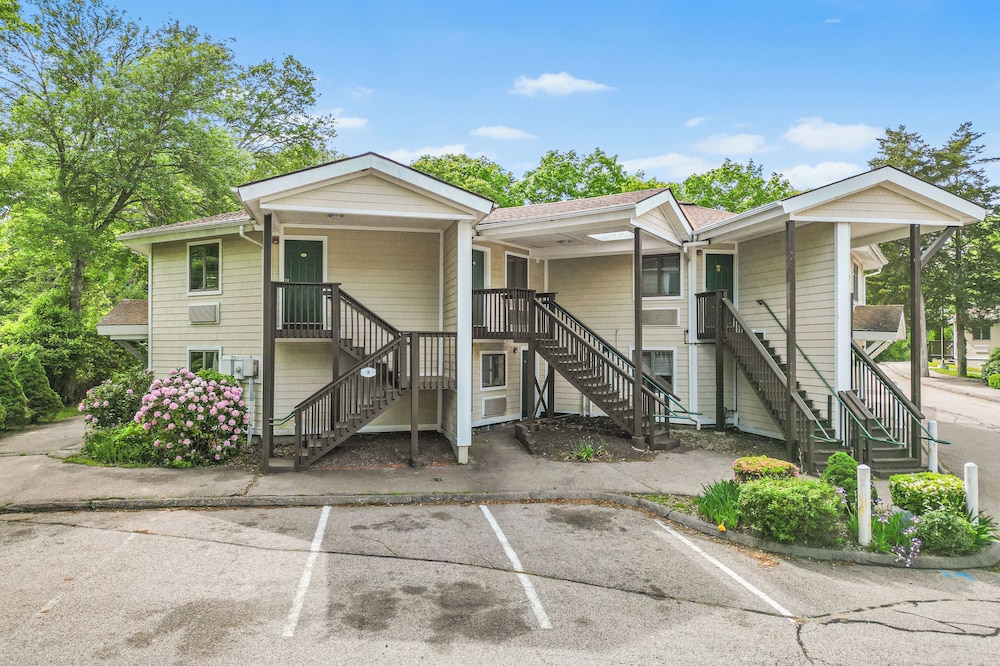 Cedar Park Whirlpool Suites 52/61
