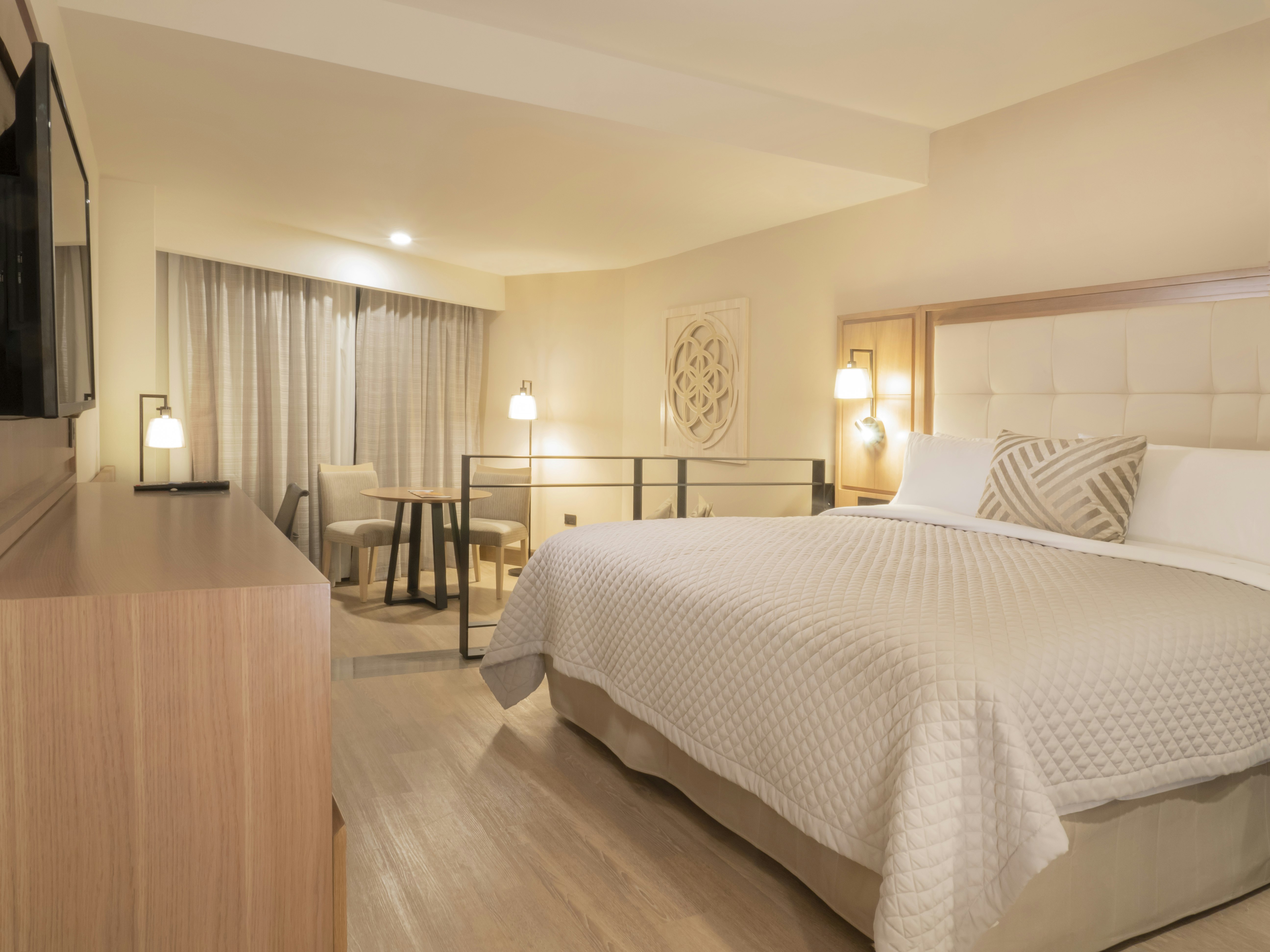 ROOM, KING BED, EXECUTIVE LEVEL