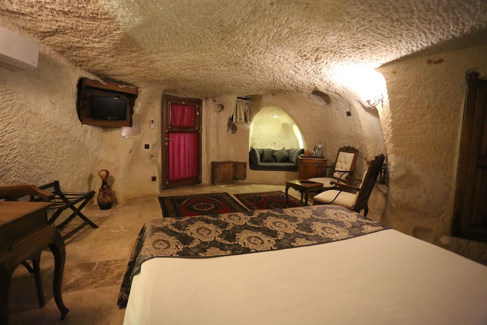 Phocas Cave Suites 50/71