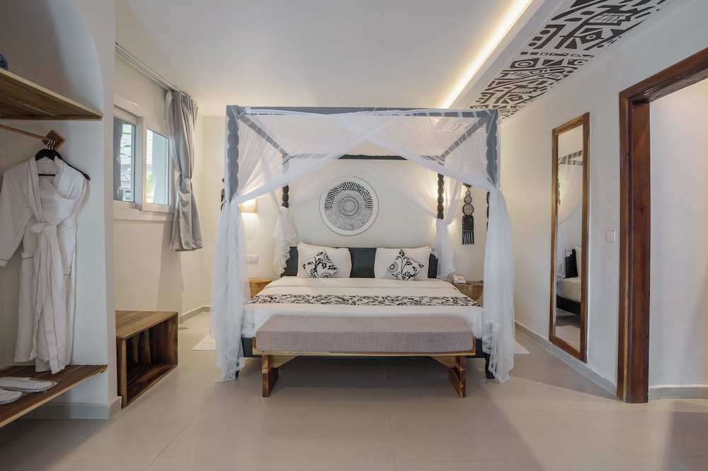 Swim Up, Bungalow, King Bed, Garden View