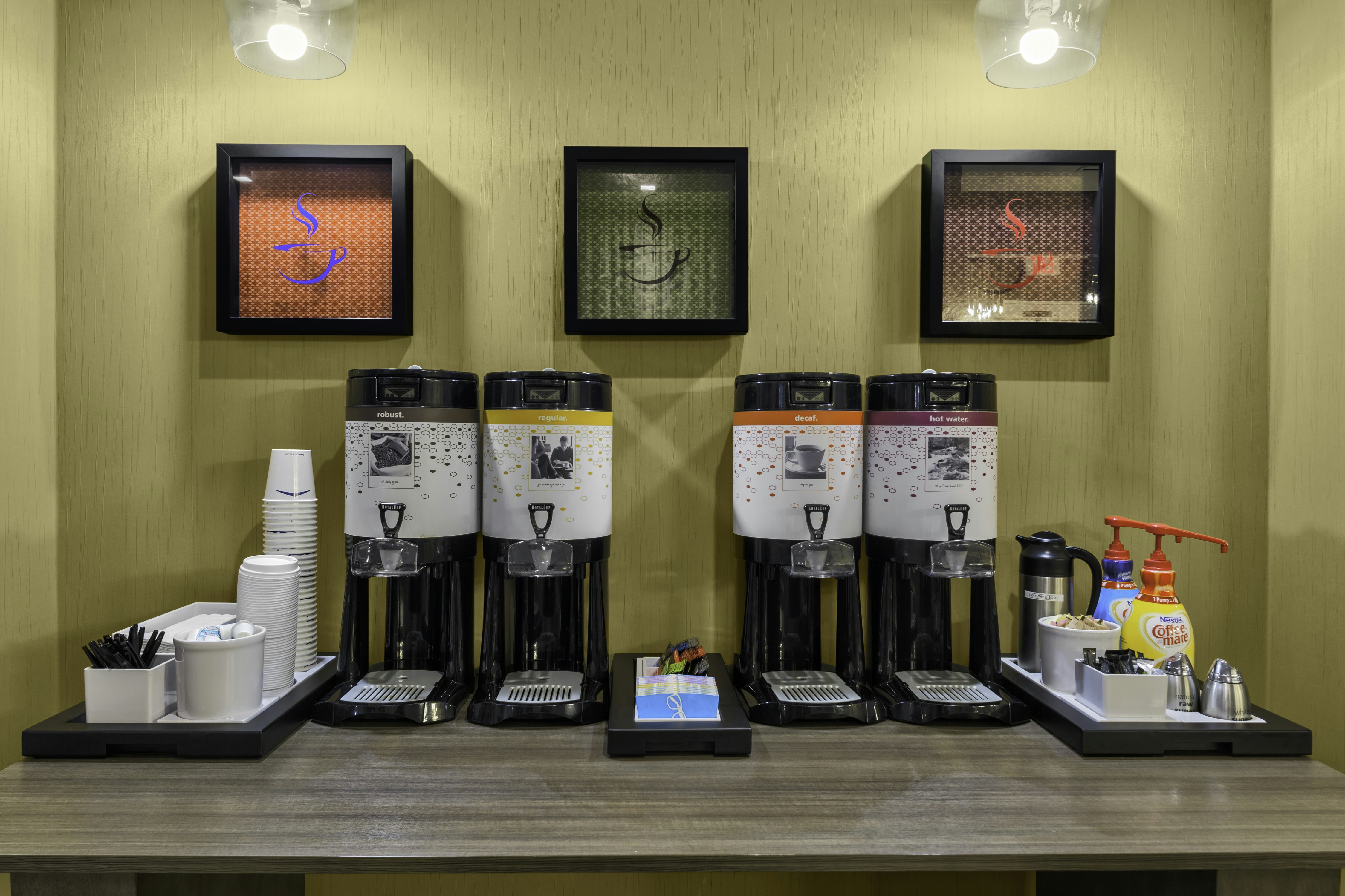 Hampton Inn & Suites Los Angeles/Hollywood 30/52