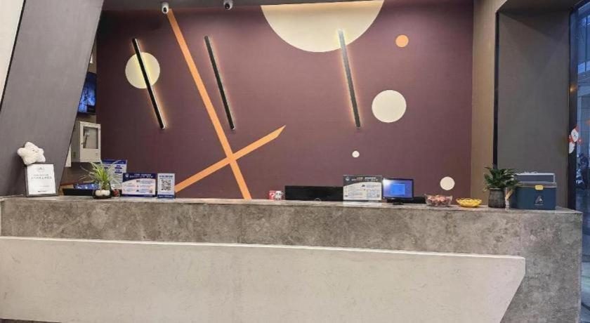 IU Hotels Wuhan Jianghan Road Metro Station 14/50