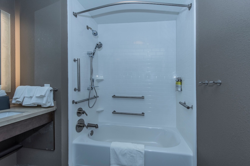 STAYBRIDGE SUITES CHARLESTON - MOUNT PLEASANT 16/60