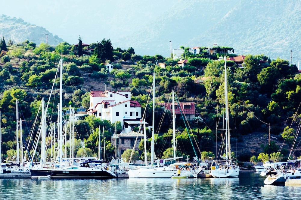 Drymna Hotel 32/50