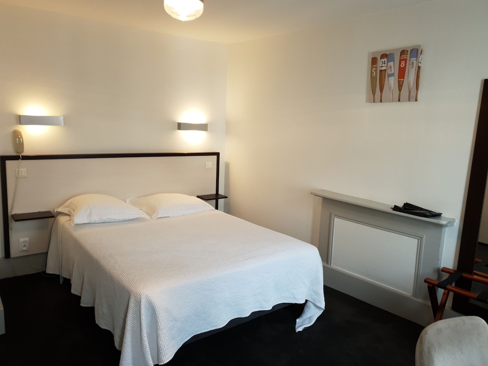Hotel the Originals Saint Valery Sur Somme La Colonne de Bronze Ex In 10/71
