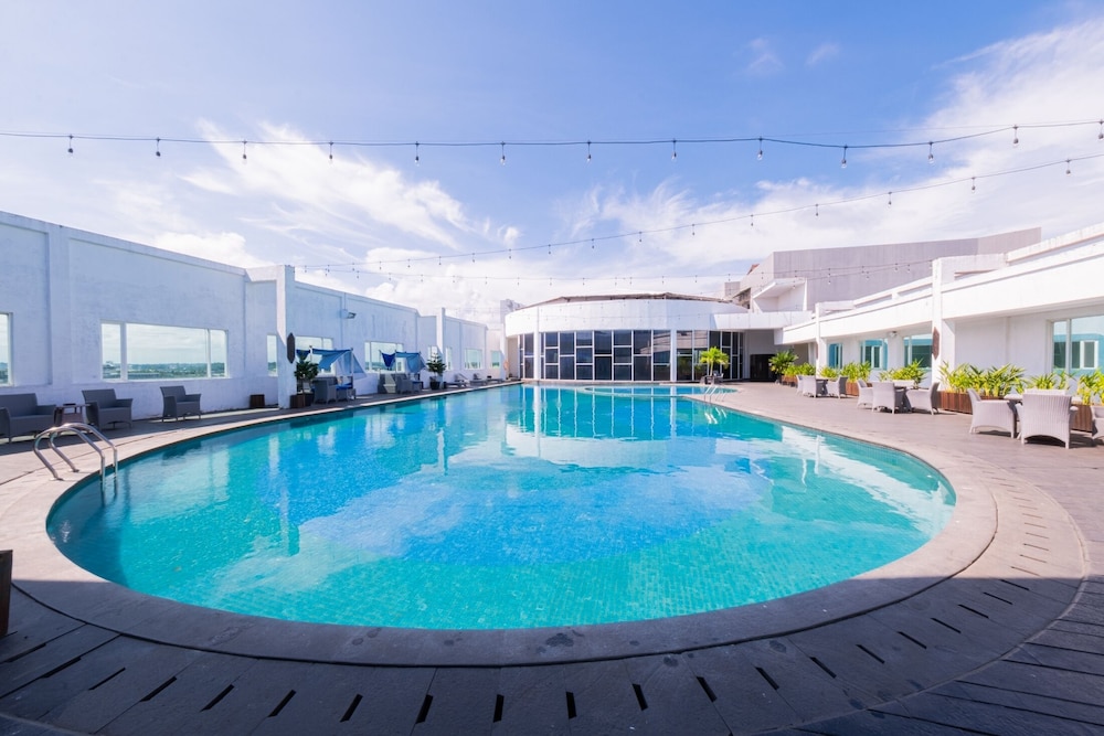 Grand Jatra Hotel 65/70