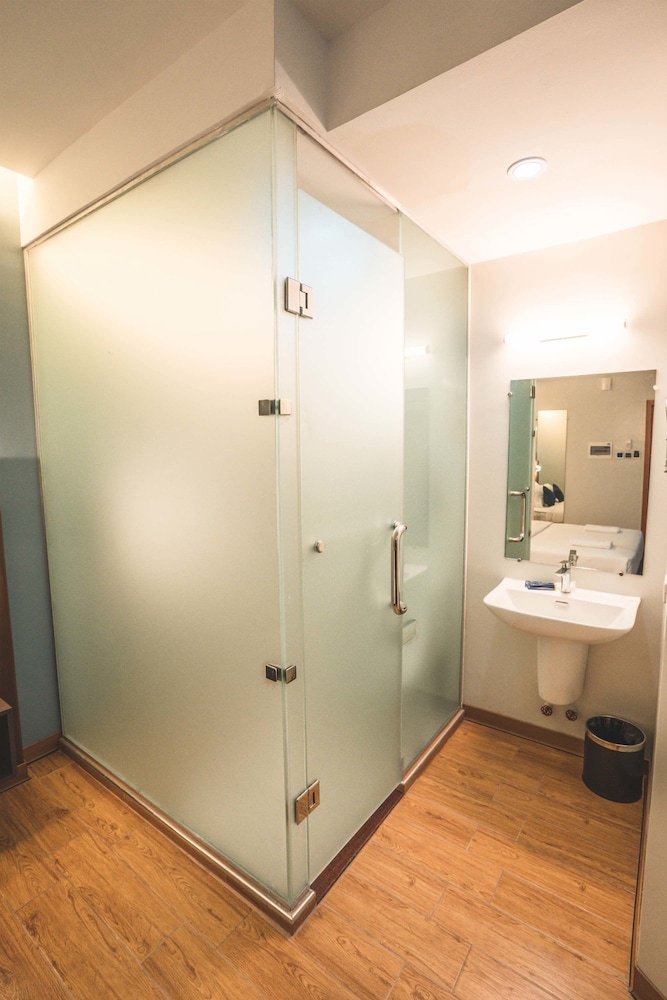 Henia Hotel 45/45