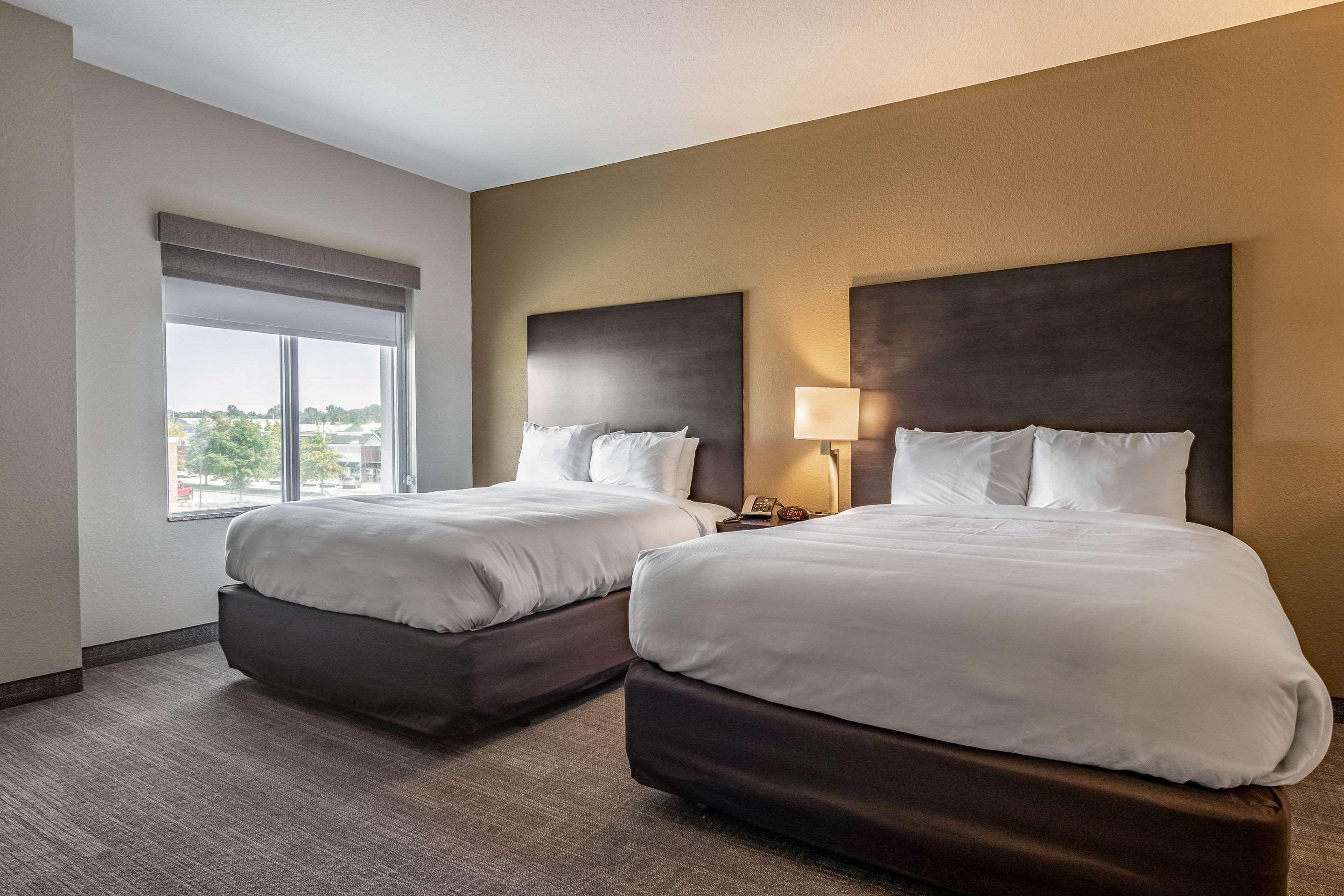 Suite, 2 Queen Beds, Accessible