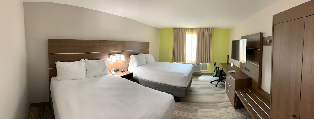 Standard, 2 Queen Beds, Holiday Inn Express Hotel And Suites Memphis Germantown 3/4