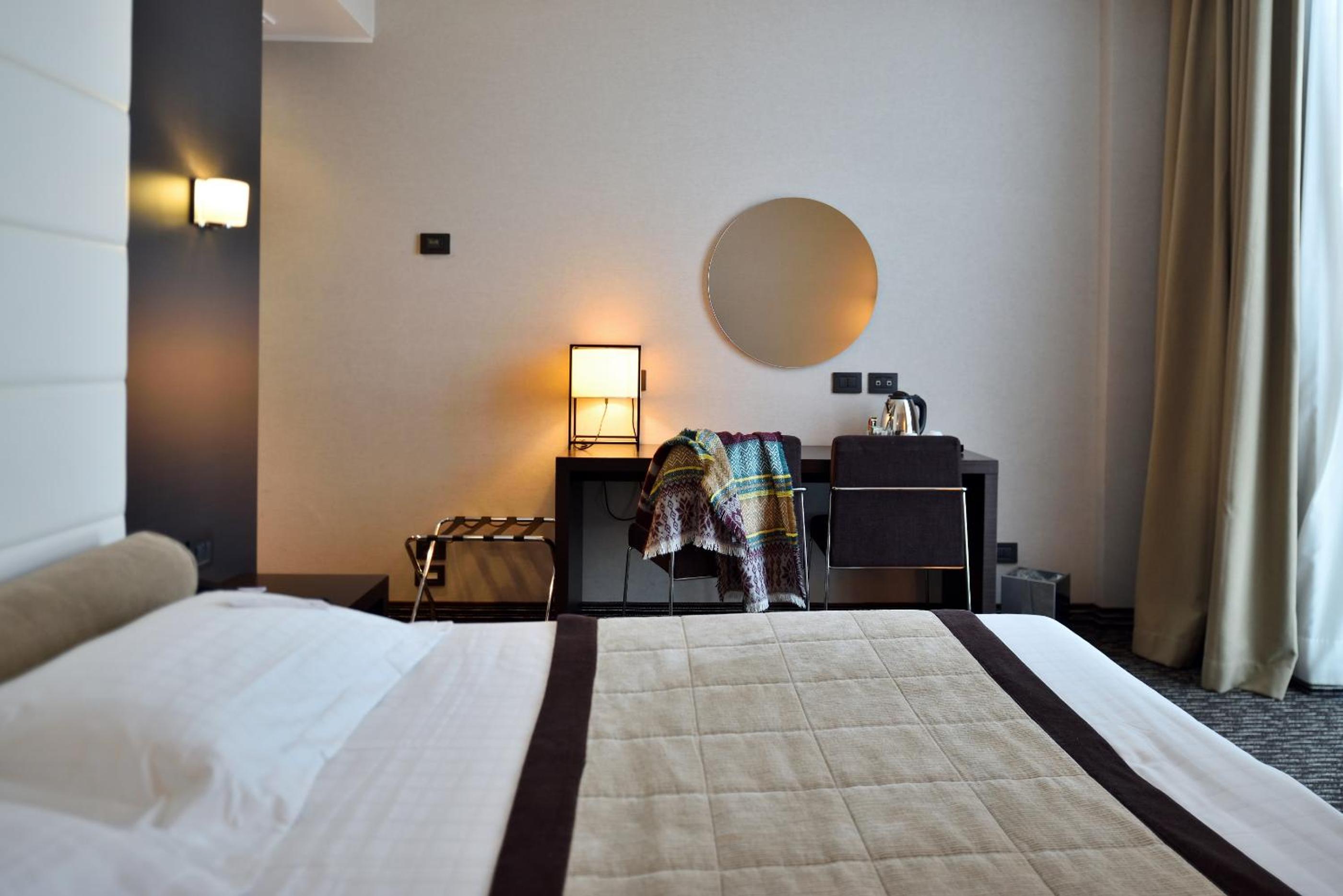 غرفة بسرير كينج، H2C HOTEL MILANOFIORI 6/10