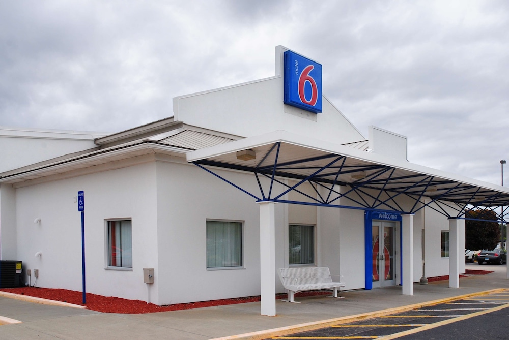 Motel6 Seekonk, MA - Providence East in SEEKONK - MA