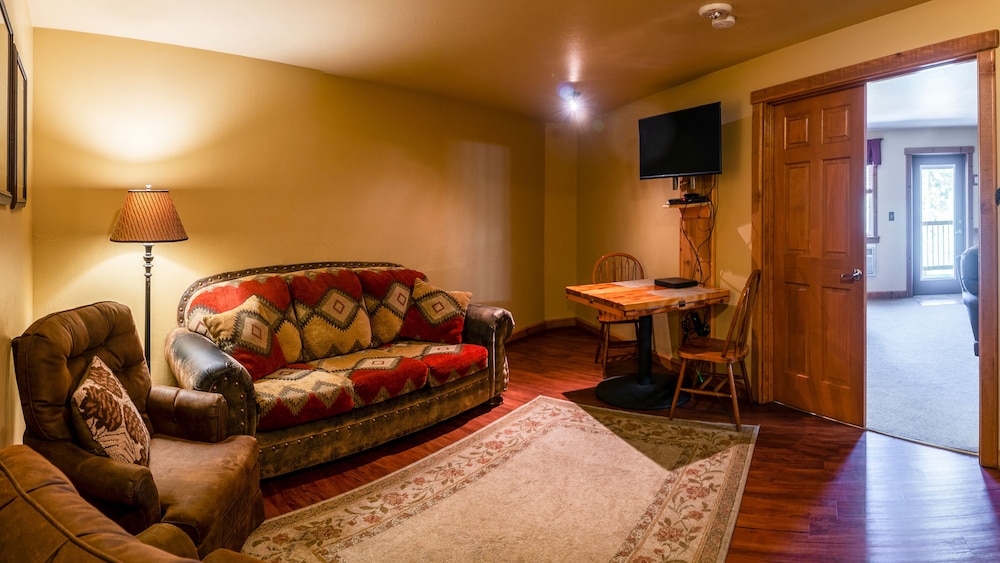 Callahan s Mountain Lodge 52/78