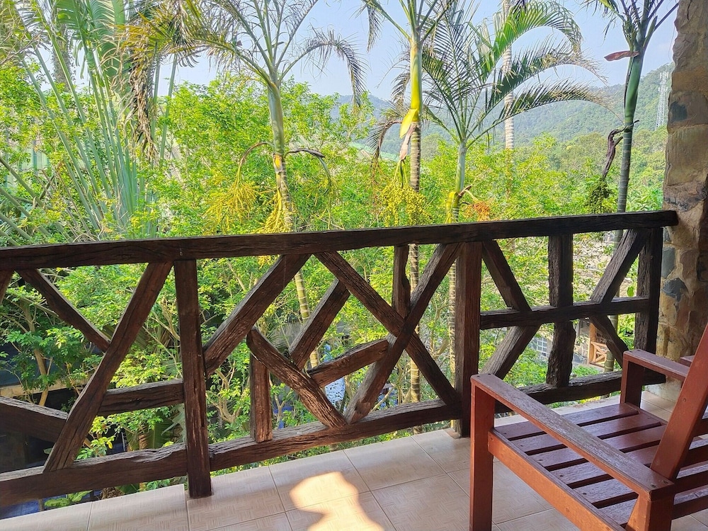 Koh Chang Hut Hotel 36/51