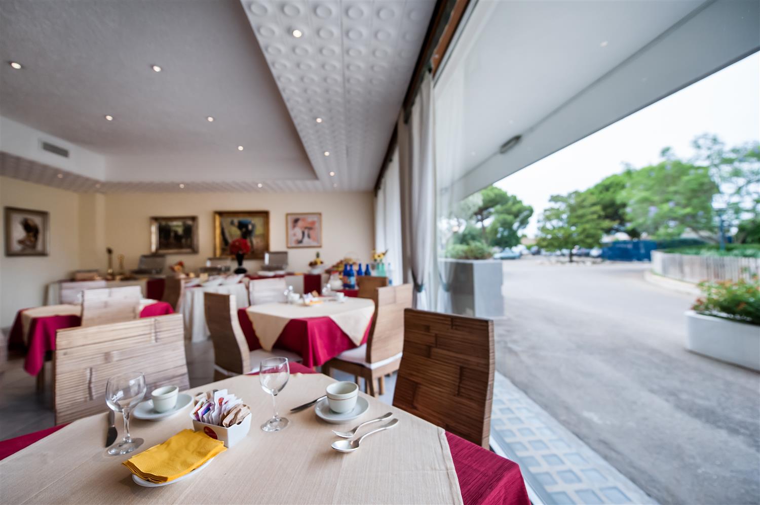 restaurant cafeteria
