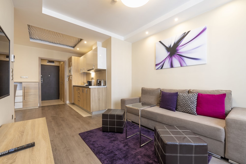 Silver Crown Hotel & Residence 24/50