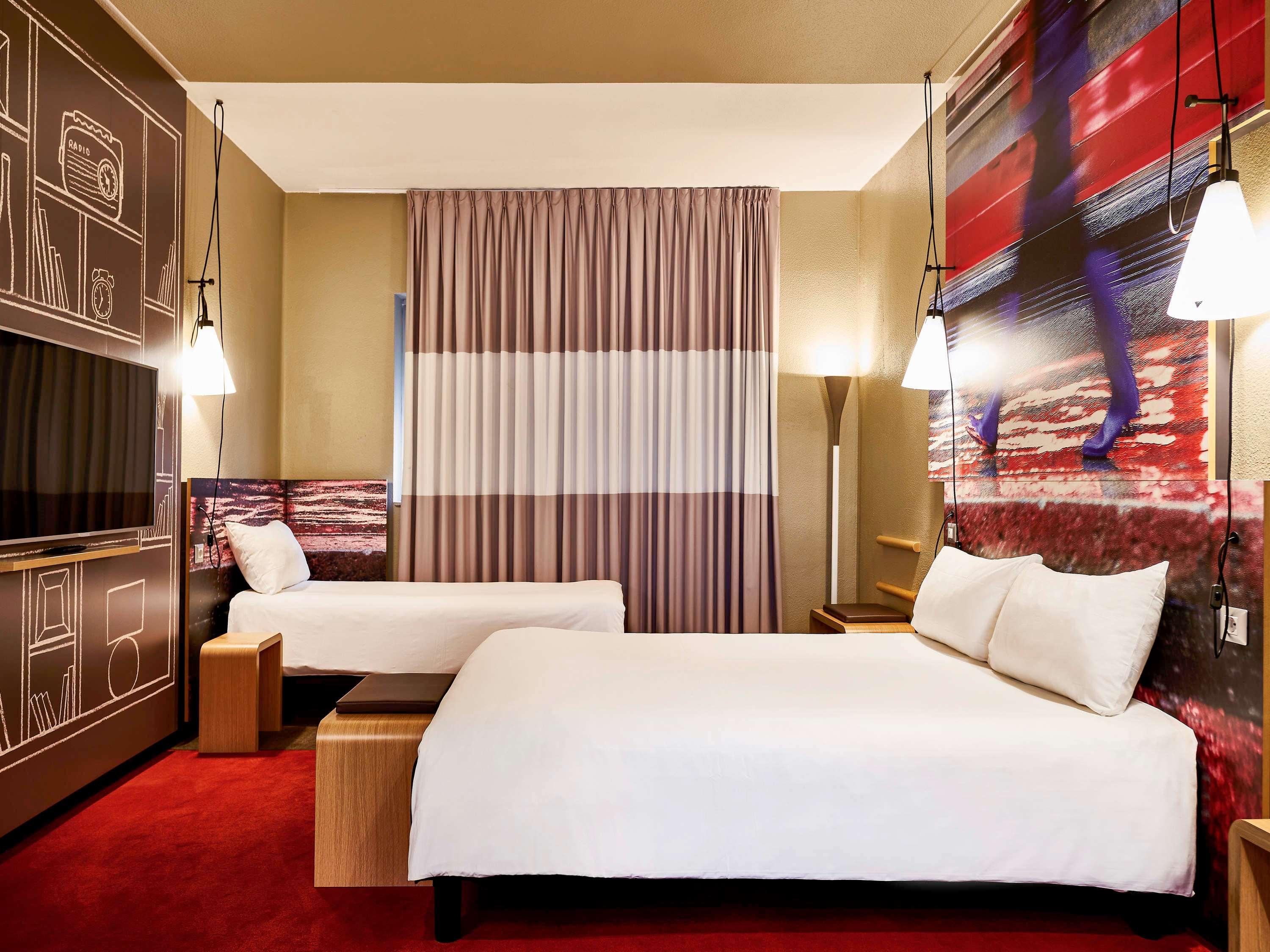 DESIGN, 1 DOUBLE AND 1 SINGLE BED