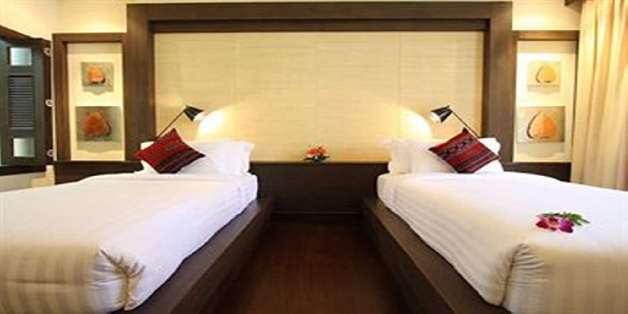 DELUXE, DOUBLE OR TWIN BED