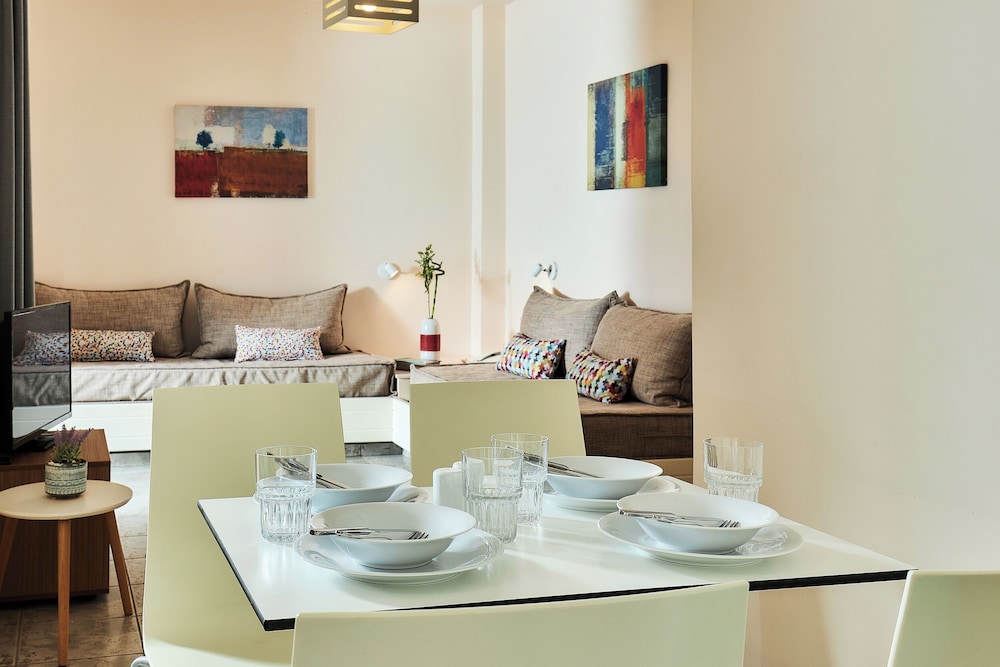 Bella Vista Hotel Apartments 36/49