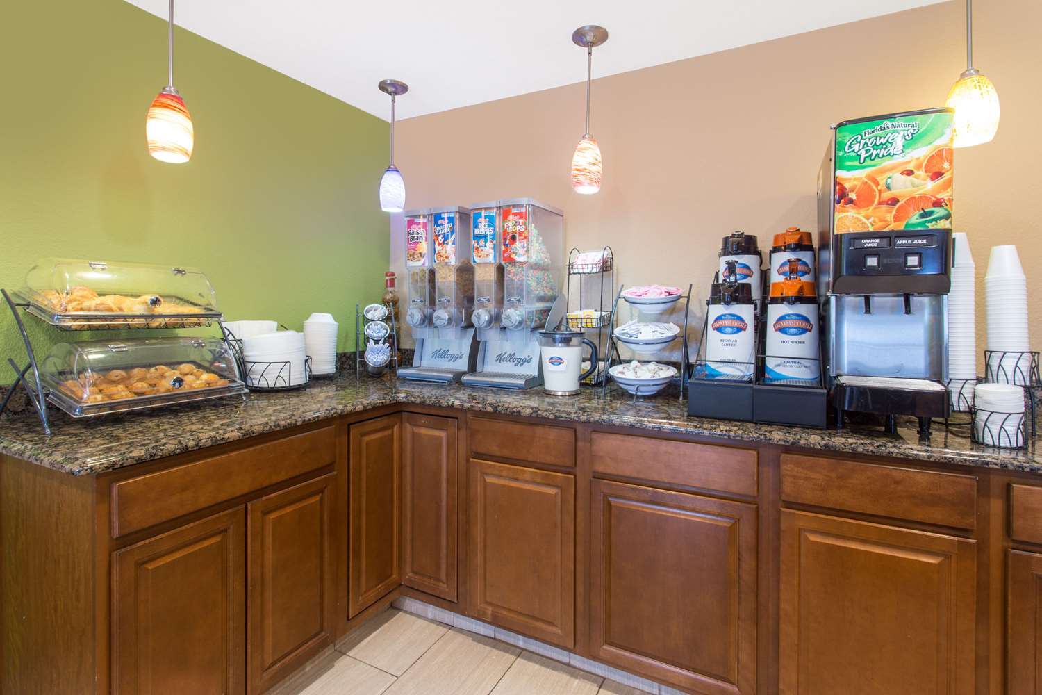 Baymont By Wyndham Waukesha 12/30