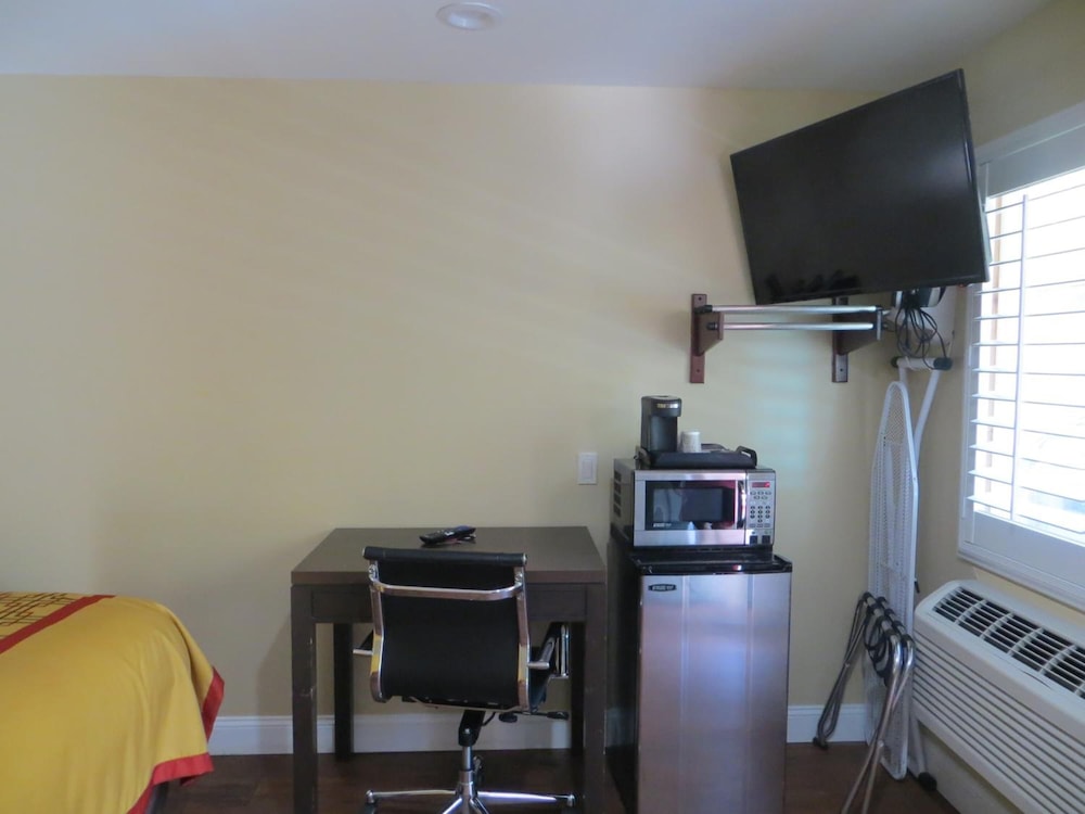 Muir Woods Lodge (ex Americas Best Value Inn and Suites - Mill Valley/San Francisco) 34/43
