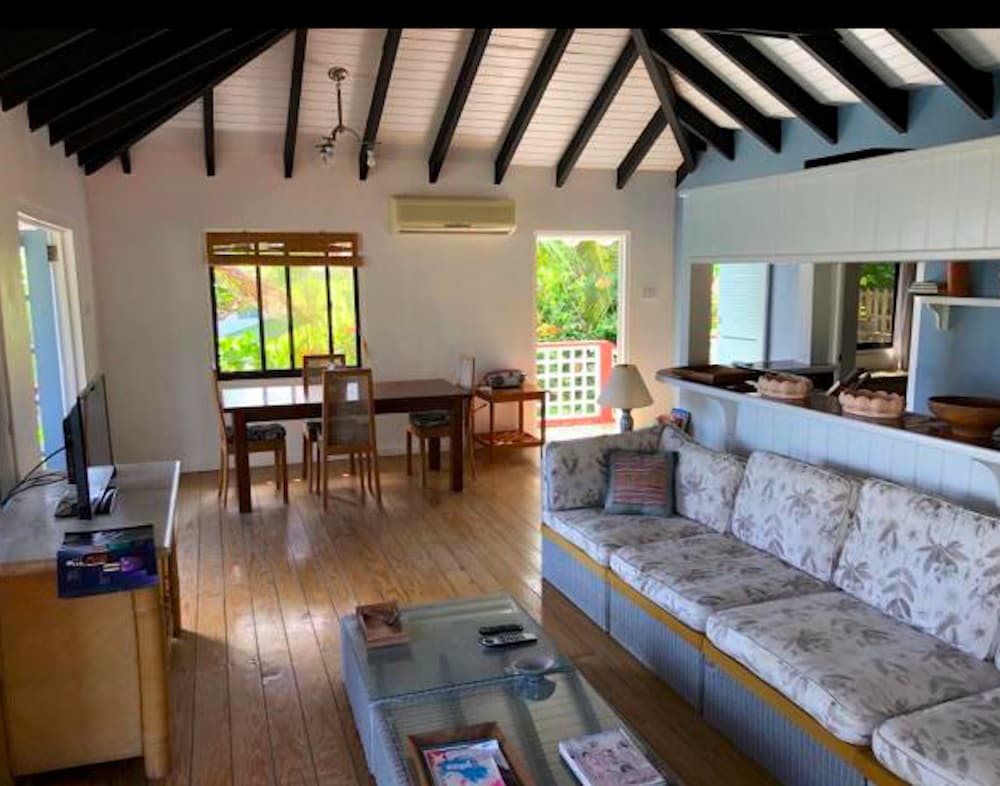 Bequia Beachfront Villa Hotel 64/83