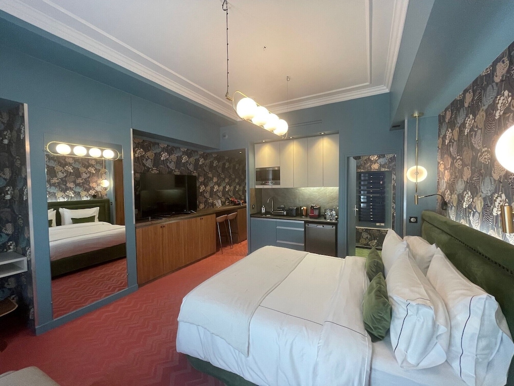 Hotel 33 Marbeuf 12/50