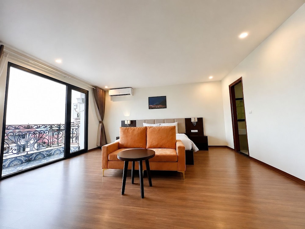 Paragon Noi Bai Hotel and Pool 29/49