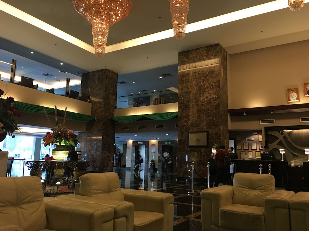 Grand Paragon 40/43