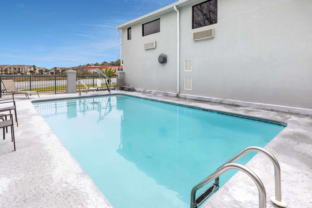 Baymont by Wyndham Biloxi Ocean Springs 5/60