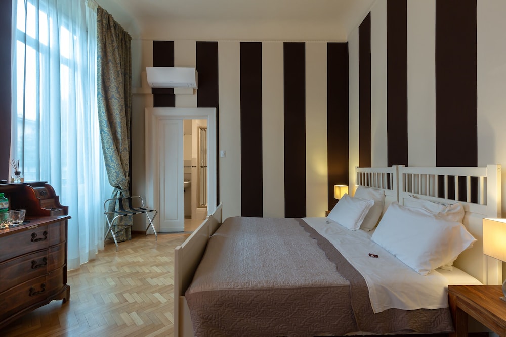 SUPERIOR, DOUBLE BED