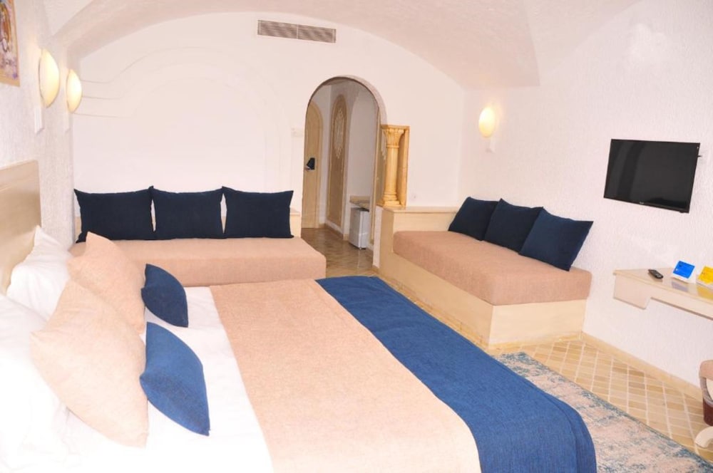 Lella Baya And Thalasso 45/71