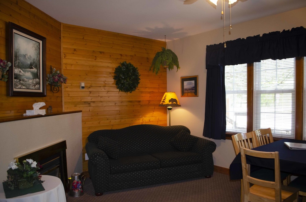 Crandell Mountain Lodge 6/66