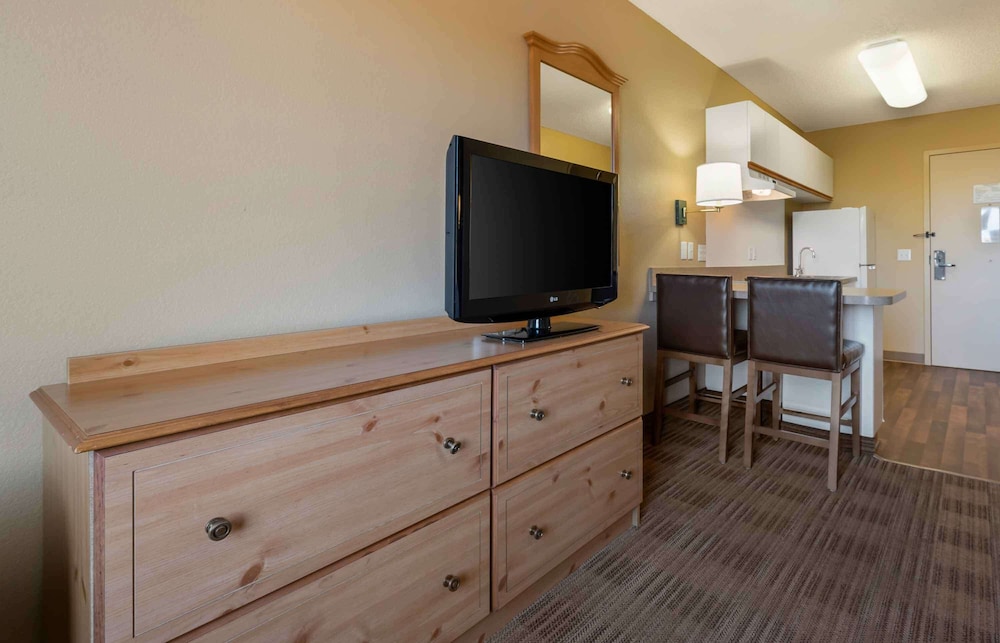 Studio6 Extended Stay Minneapolis Airport Eagan North MN 53/64