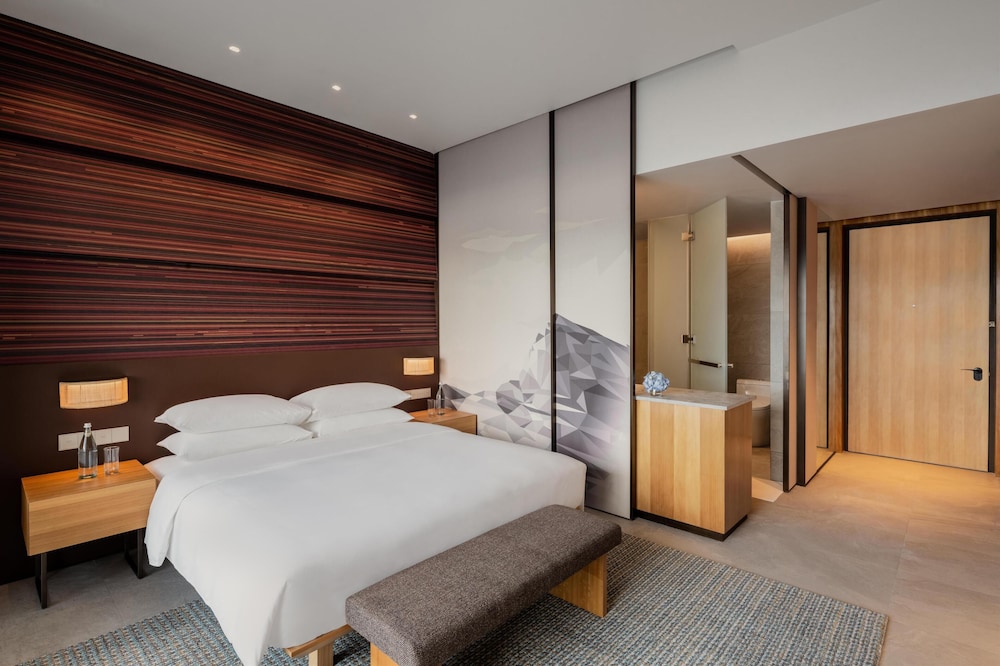 ROOM, KING BED, SEA VIEW, HIGH FLOOR