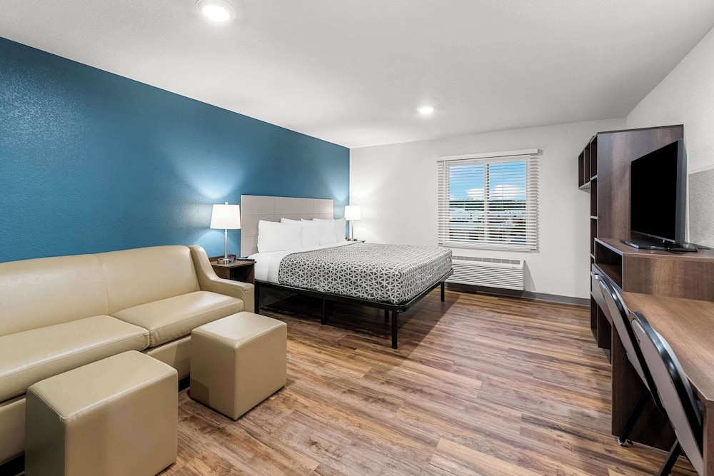 Woodspring Suites Kansas City Airport 19/28