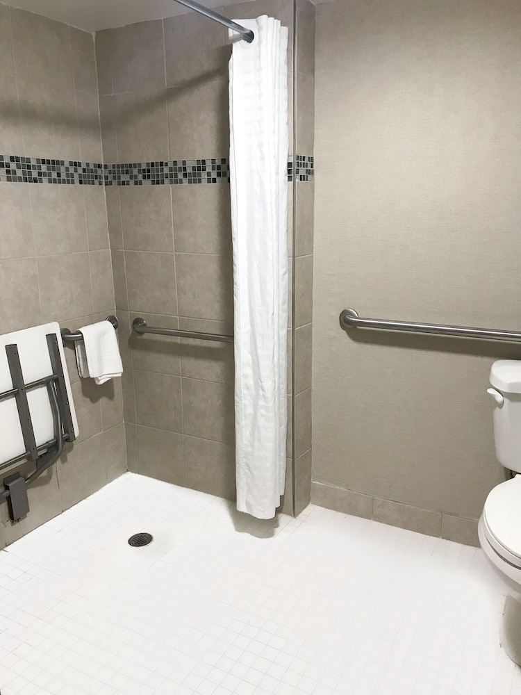 Ramada by Wyndham Suites Orlando Airport 15/56