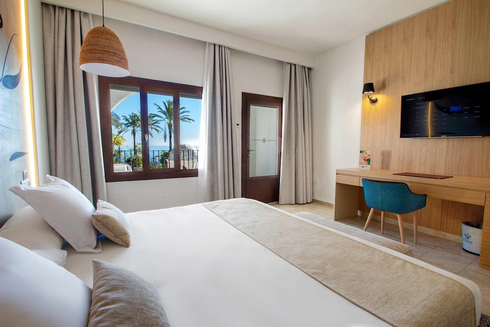 Contemporary, Single, Double Bed, Partial Ocean View, Terrace