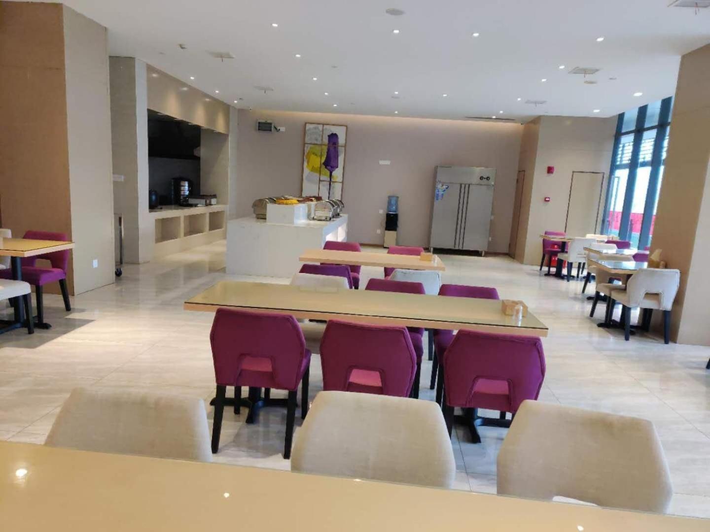 IU Hotel (Nanchang West Railway Station Square) 33/38