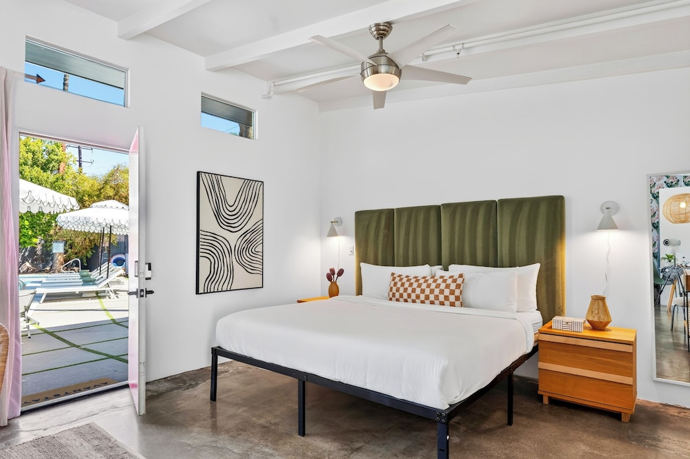 The Wesley Palm Springs 24/75
