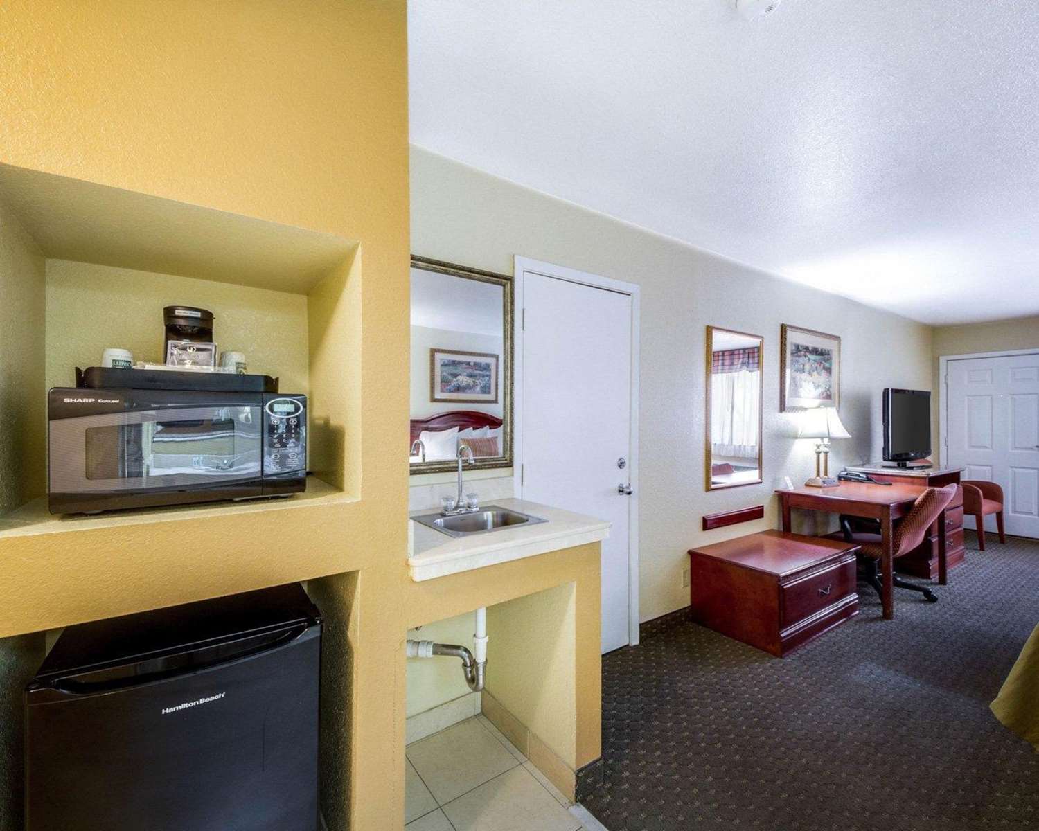 جناح بسرير كينج، Econo Lodge Inn and Suites Eagle Pass, TX 2/2