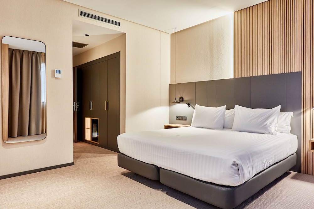 Silk, Club, Deluxe, King Bed