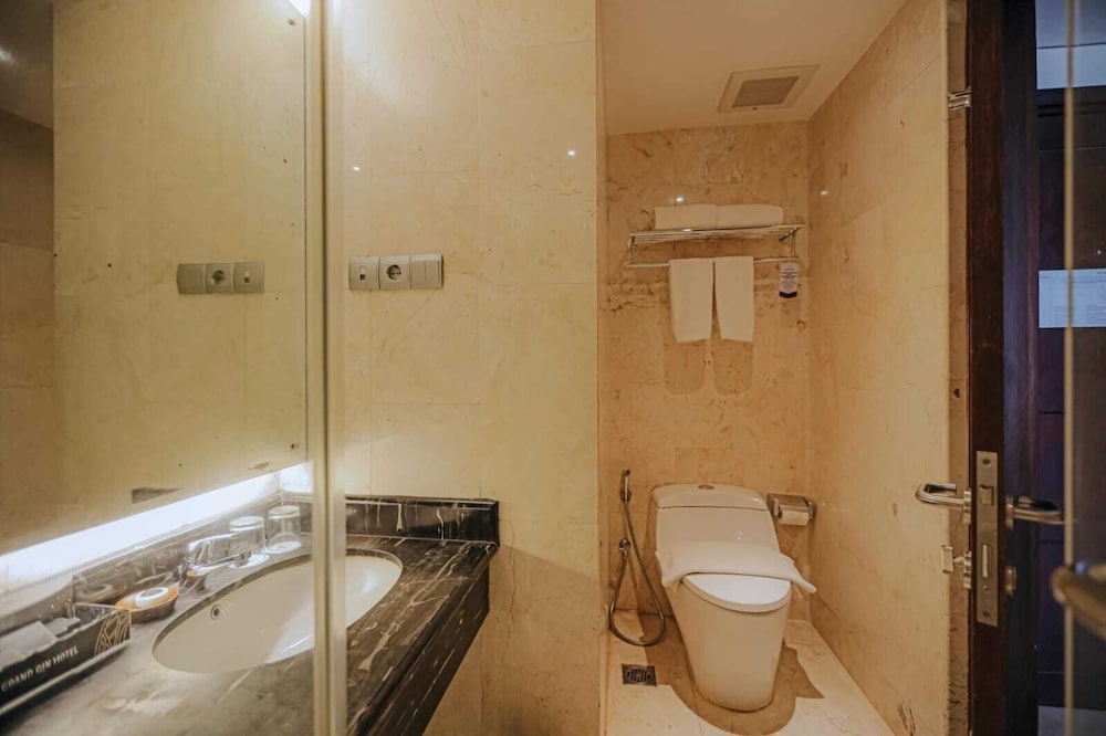 Grand Qin Hotel Banjarbaru 42/43