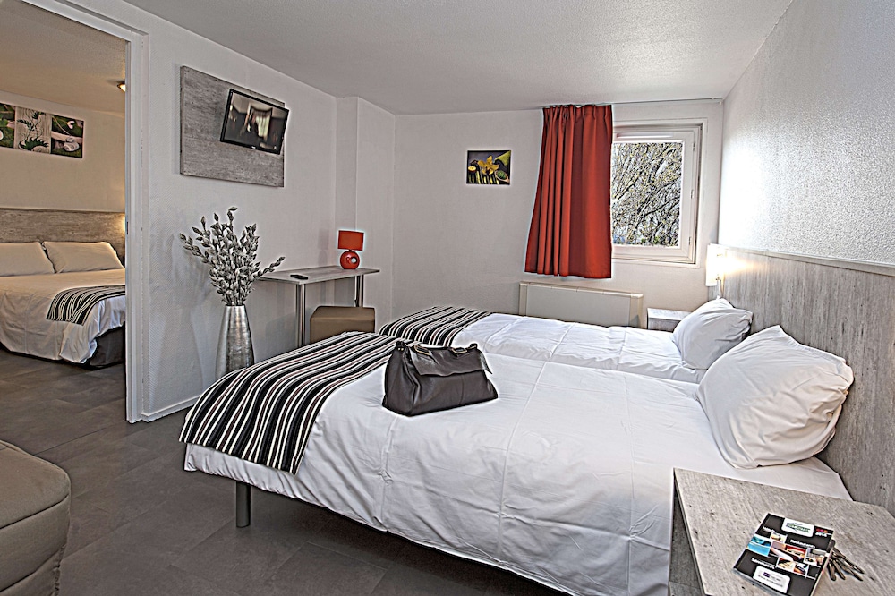 Brit Hotel Bosquet 7/50