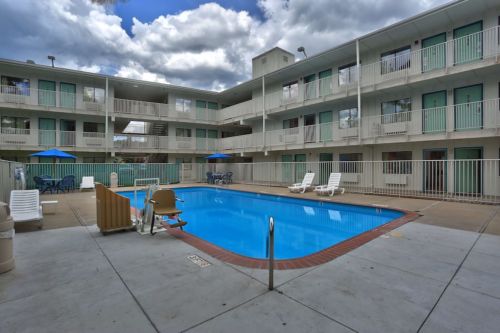 Motel6 Flagstaff, AZ - West - Woodland Village photo5