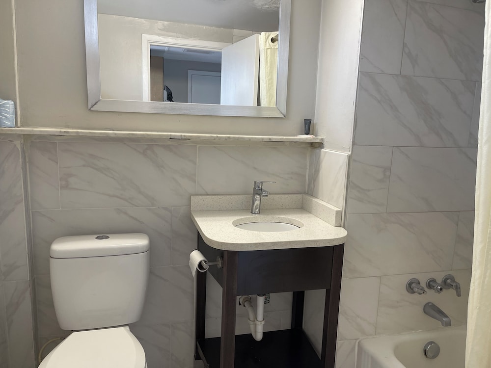 Motel6 Norfolk, VA – East Little Creek 40/50
