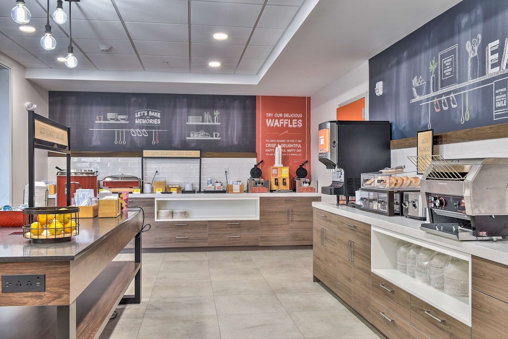 Hampton Inn and Suites Keene 33/47