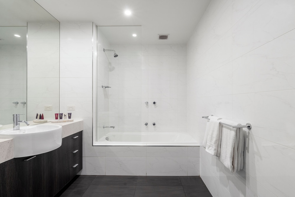 Tyrian Serviced Apartments 43/46
