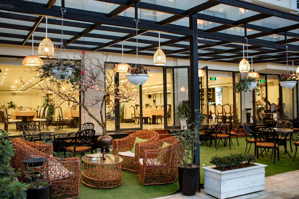 Freesia Hotel 69/72