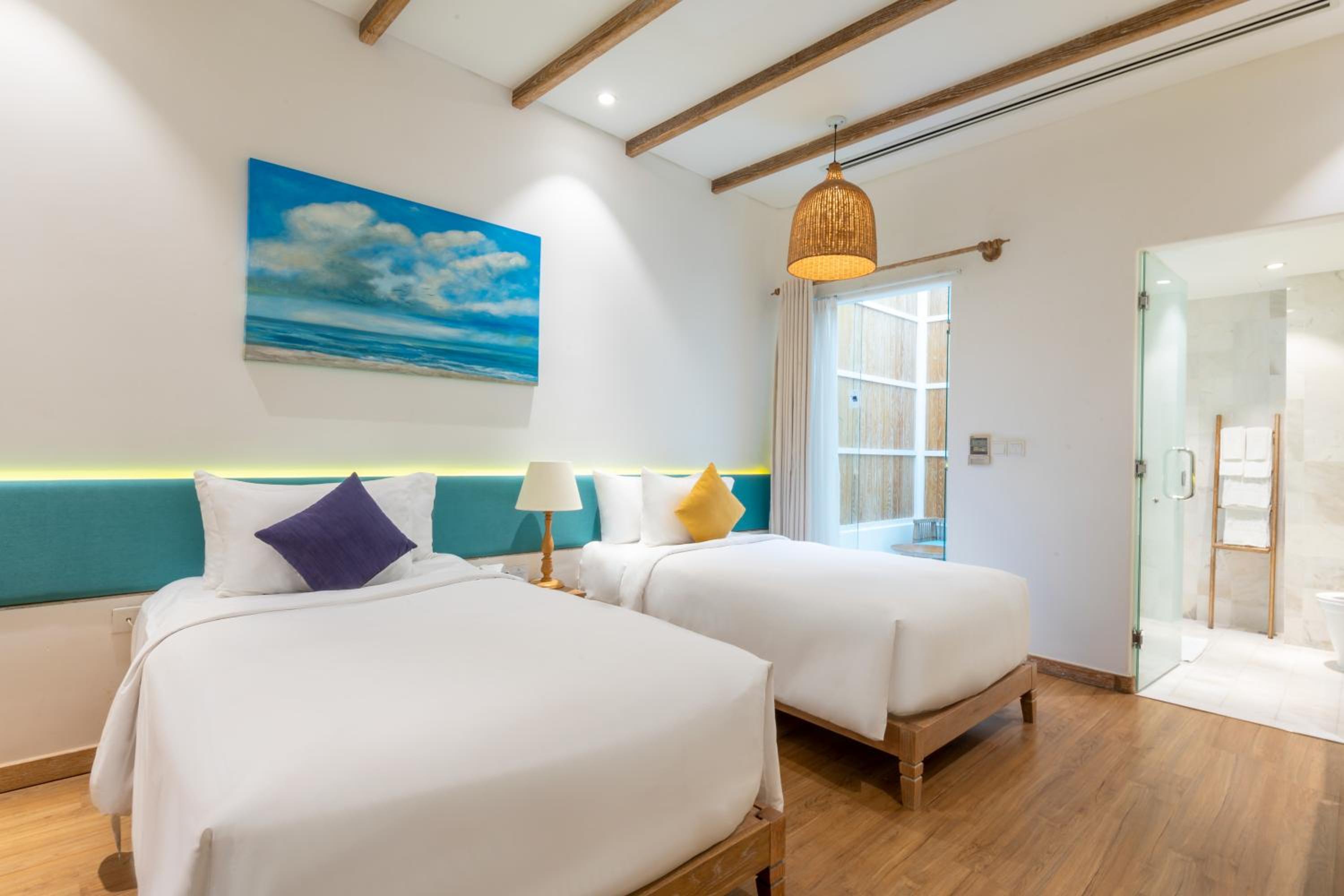 Superior, Twin Beds, No Window