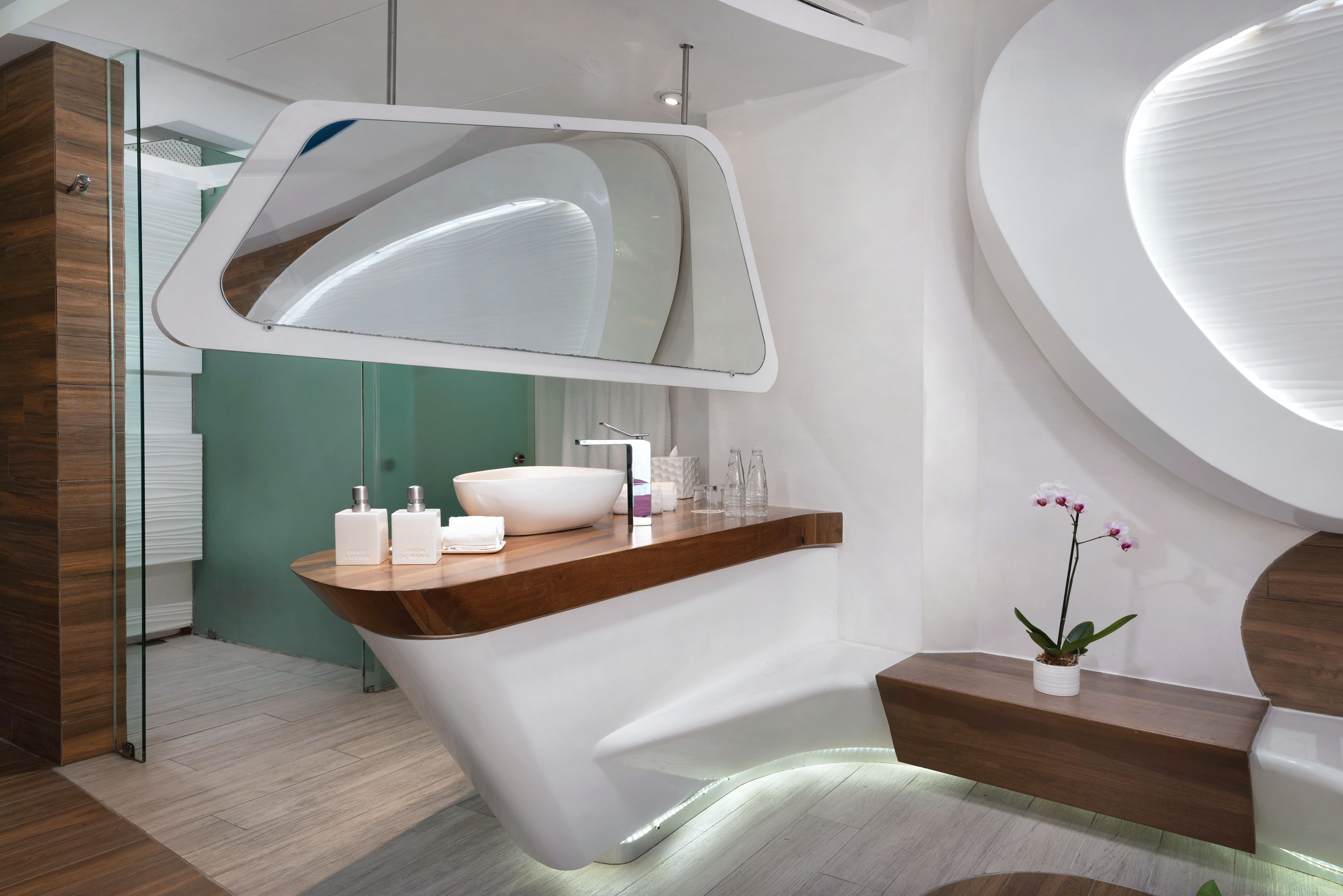 CAPTAINS, SUITE